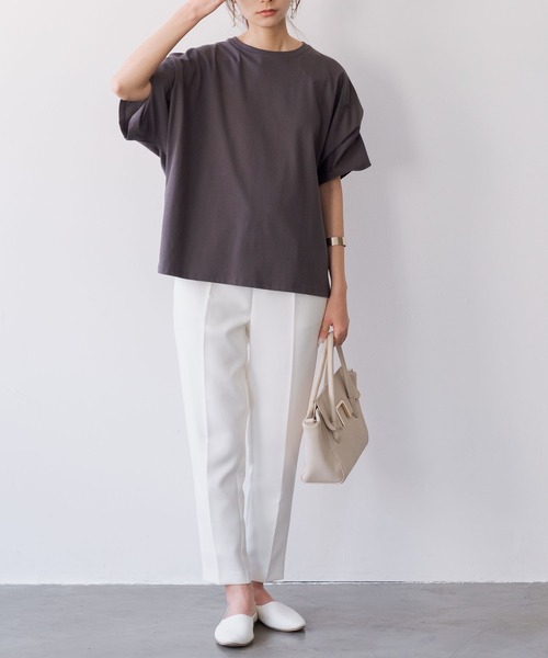 and it_(アンドイット)の「汗染み防止タックスリーブカットソー(Tシャツ/カットソー・レディース・ローズ/チャコール/オフホワイト/ブルー/チャコールグレー/グレー・FREE)」の10枚目の写真