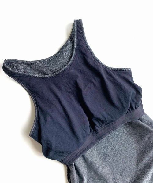 Q(キュー)の「カップ付きラメアメスリタンク(タンクトップ・レディース・ブラック/グレイッシュベージュ・MEDIUM)」の8枚目の写真