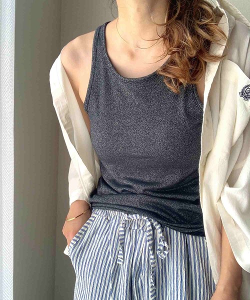 Q(キュー)の「カップ付きラメアメスリタンク(タンクトップ・レディース・ブラック/グレイッシュベージュ・MEDIUM)」の10枚目の写真