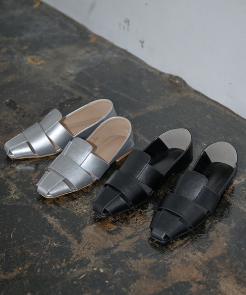 AIC.(エーアイシー)の「グルカフラットシューズ(パンプス・レディース・シルバー/ブラック/オフホワイト・SMALL/MEDIUM/LARGE)」の4枚目の写真