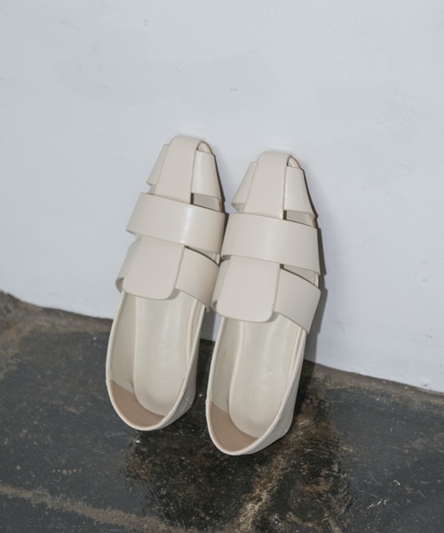 AIC.(エーアイシー)の「グルカフラットシューズ(パンプス・レディース・シルバー/ブラック/オフホワイト・SMALL/MEDIUM/LARGE)」の18枚目の写真
