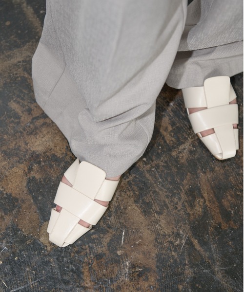 AIC.(エーアイシー)の「グルカフラットシューズ(パンプス・レディース・シルバー/ブラック/オフホワイト・SMALL/MEDIUM/LARGE)」の22枚目の写真