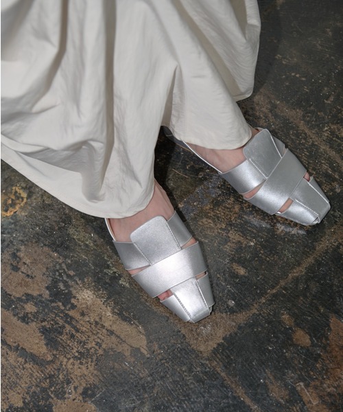 AIC.(エーアイシー)の「グルカフラットシューズ(パンプス・レディース・シルバー/ブラック/オフホワイト・SMALL/MEDIUM/LARGE)」の8枚目の写真