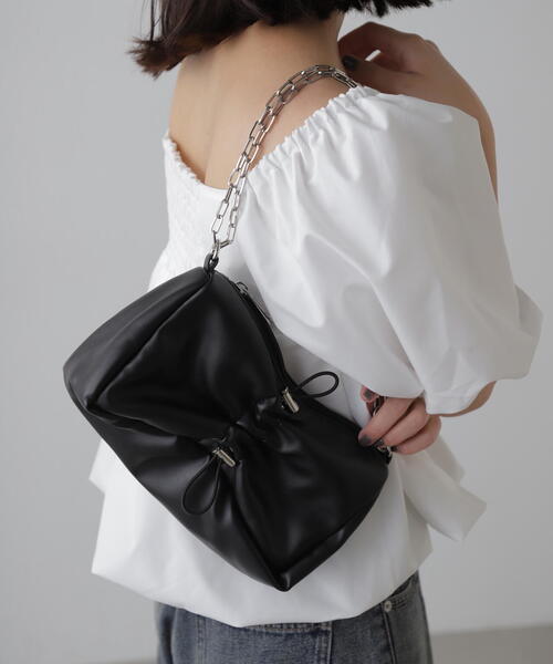 FREE'S MART(フリーズマート)の「◆センタータックバッグ(ハンドバッグ・レディース・ブラック/シルバー・フリ-)」の2枚目の写真