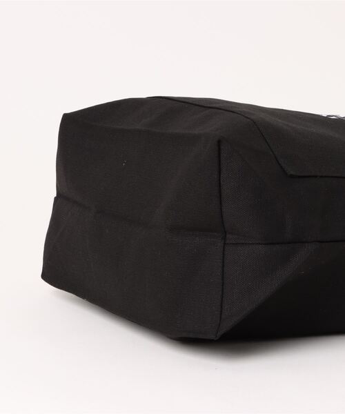 SPINNS（スピンズ）の「『異世界スーサイド・スクワッド×SPINNS』トートバッグ（トートバッグ・レディース・ナチュラル/ブラック・ONESIZE）」の4枚目の写真