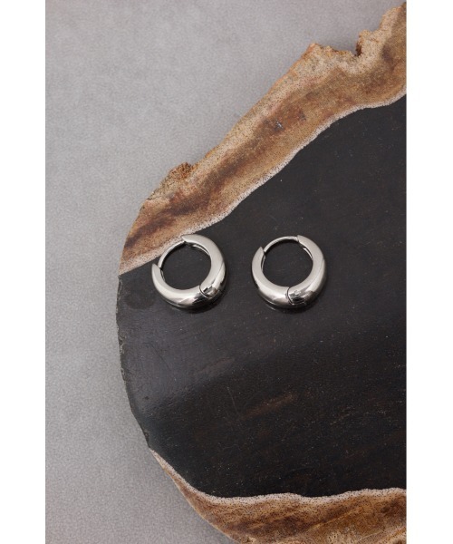 AZUL by moussy(アズールバイマウジー)の「ステンレスプチフープピアス(ピアス(両耳用)・レディース・ゴールド系その他/シルバー・FREE)」の10枚目の写真