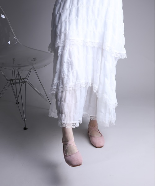 shoes365(シューズスリーシックスファイヴ)の「【shoes365】スエード素材のクロスストラップバレエシューズ(バレエシューズ・レディース・ブラウン/ピンク/レッド/ブラック・22.5cm/23.0cm/23.5cm/24.0cm/24.5cm/25.0cm)」の8枚目の写真