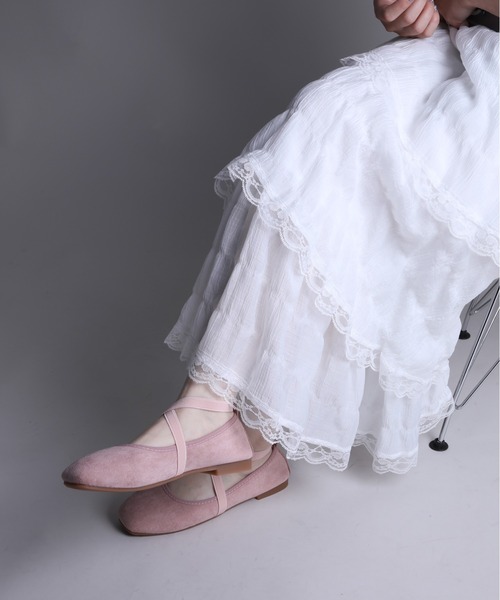 shoes365(シューズスリーシックスファイヴ)の「【shoes365】スエード素材のクロスストラップバレエシューズ(バレエシューズ・レディース・ブラウン/ピンク/レッド/ブラック・22.5cm/23.0cm/23.5cm/24.0cm/24.5cm/25.0cm)」の12枚目の写真