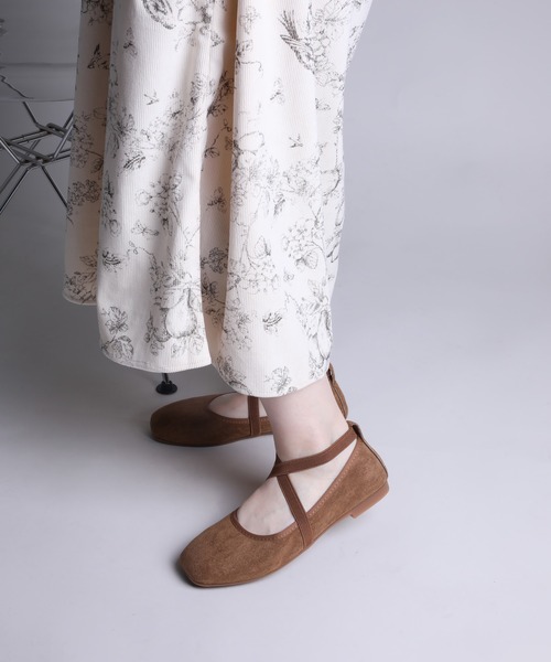 shoes365(シューズスリーシックスファイヴ)の「【shoes365】スエード素材のクロスストラップバレエシューズ(バレエシューズ・レディース・ブラウン/ピンク/レッド/ブラック・22.5cm/23.0cm/23.5cm/24.0cm/24.5cm/25.0cm)」の18枚目の写真