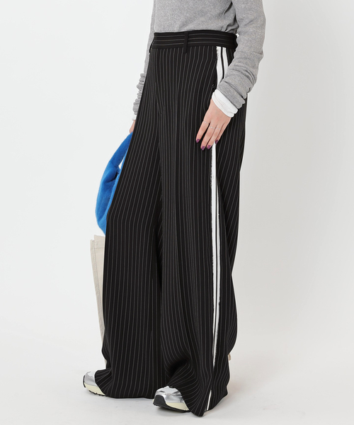 AP STUDIO(エーピーストゥディオ)の「ノベルラインパンツ(スラックス・レディース・ブラック・34/36/38/40)」の13枚目の写真