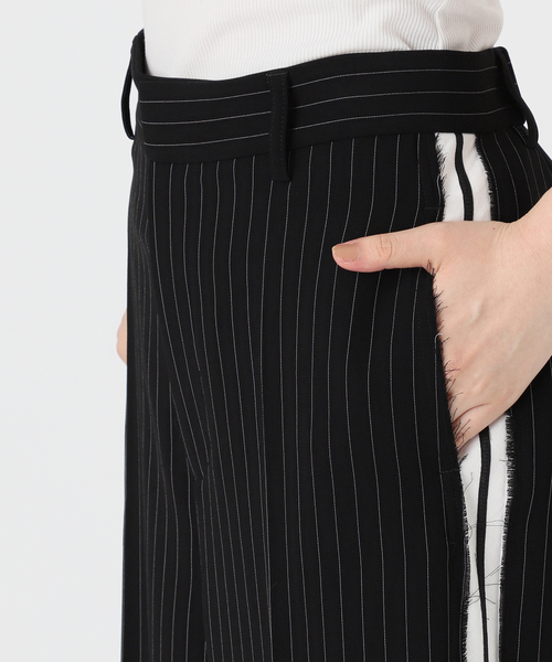 AP STUDIO(エーピーストゥディオ)の「ノベルラインパンツ(スラックス・レディース・ブラック・34/36/38/40)」の2枚目の写真