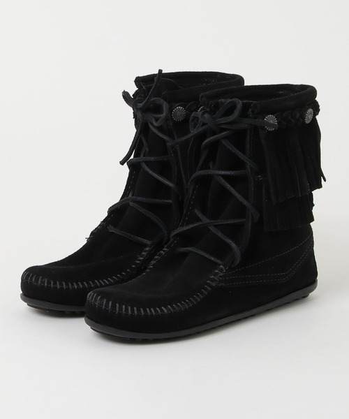 Minnetonka(ミネトンカ)の「《MINNETONKA》ダブルフリンジ トランパー ブーツ DOUBLE FRINGE TRAMPER BOOTS(ブーツ・レディース・ブラウン/グレー/ブラック・6/5)」の2枚目の写真