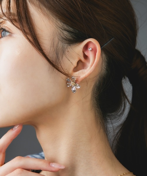 Os accessory(オズアクセサリー)の「【金属アレルギー対応】Os -オズ- メタルフラワーピアス B(ピアス(両耳用)・レディース・ゴールド/シルバー・FREE)」の8枚目の写真