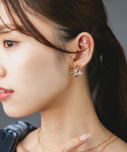 Os accessory(オズアクセサリー)の「【金属アレルギー対応】Os -オズ- メタルフラワーピアス B(ピアス(両耳用)・レディース・ゴールド/シルバー・FREE)」の11枚目の写真