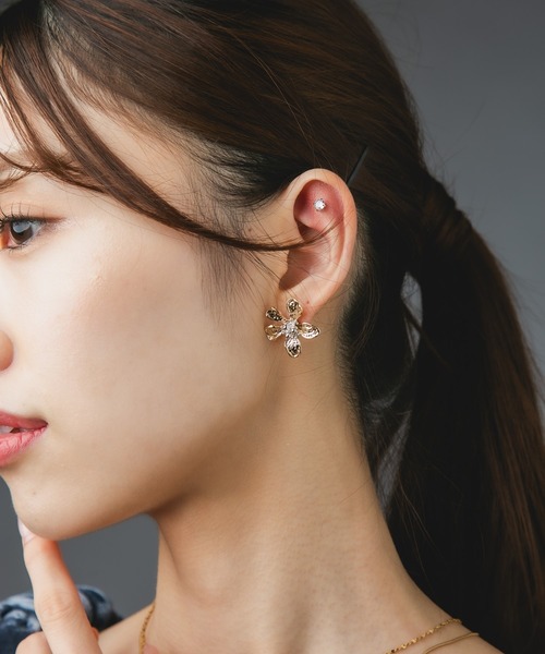 Os accessory(オズアクセサリー)の「【金属アレルギー対応】Os -オズ- メタルフラワーピアス B(ピアス(両耳用)・レディース・ゴールド/シルバー・FREE)」の12枚目の写真