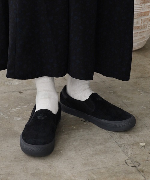 adidas(アディダス)の「adidas/アディダス SHMOOFOIL SLIP シュムーフォイル スニーカー(スリッポン・メンズ・ブラック・27.5/26.5/26/27/28/28.5)」の10枚目の写真