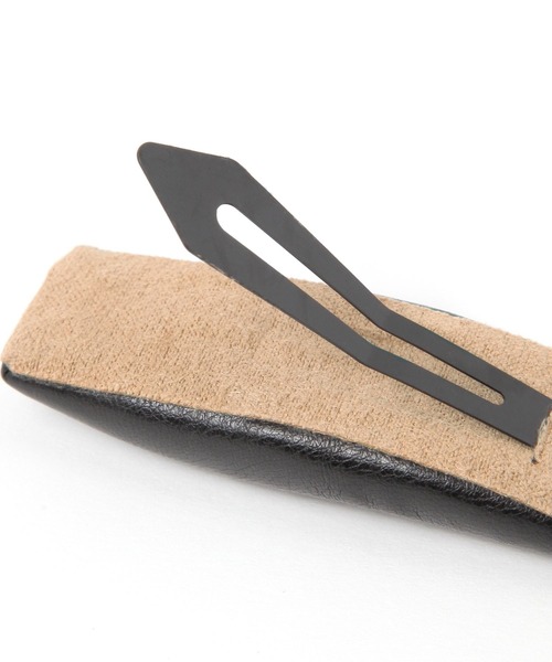 LAKOLE（ラコレ）の「ぷっくりレザーテイストヘアピン / 150693（ヘアピン・レディース・ブラック/オフホワイト・FREE）」の4枚目の写真