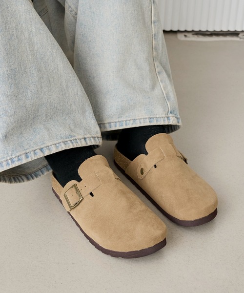 UNE MANSION(ユヌマンション)の「ボストンスウェードスリッパ(サンダル・レディース・ブラウン/ブラック/ベージュ・24.0cm/23.0cm/25.0cm)」の2枚目の写真