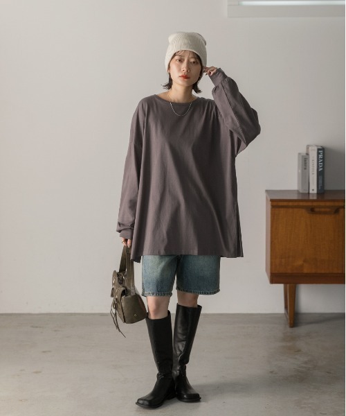 ad thie(アドティエ)の「スリット入り ビッグロングTシャツ(Tシャツ/カットソー・レディース・チャコール/ブラック/オフホワイト/ナチュラル・FREE)」の18枚目の写真