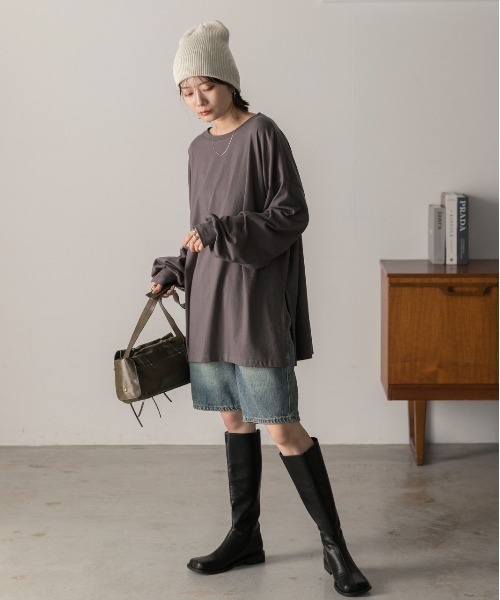 ad thie(アドティエ)の「スリット入り ビッグロングTシャツ(Tシャツ/カットソー・レディース・チャコール/ブラック/オフホワイト/ナチュラル・FREE)」の19枚目の写真