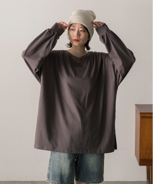 ad thie(アドティエ)の「スリット入り ビッグロングTシャツ(Tシャツ/カットソー・レディース・チャコール/ブラック/オフホワイト/ナチュラル・FREE)」の21枚目の写真