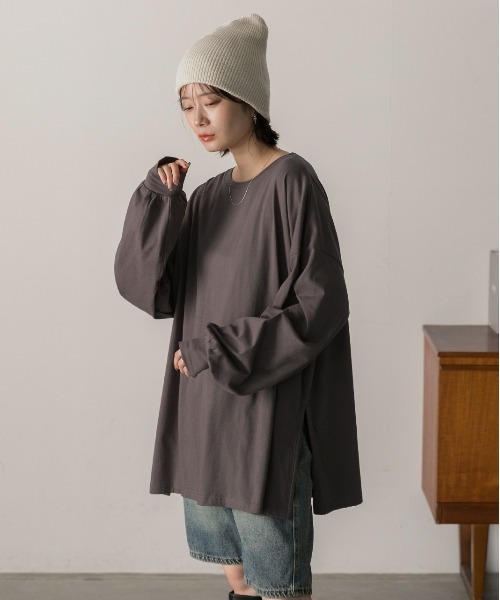 ad thie(アドティエ)の「スリット入り ビッグロングTシャツ(Tシャツ/カットソー・レディース・チャコール/ブラック/オフホワイト/ナチュラル・FREE)」の22枚目の写真