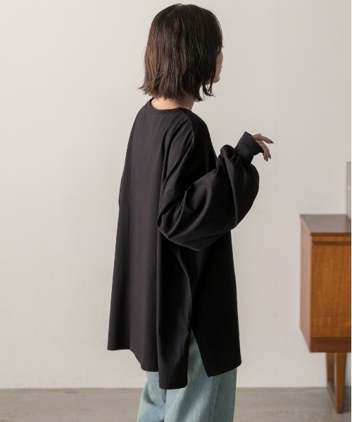 ad thie(アドティエ)の「スリット入り ビッグロングTシャツ(Tシャツ/カットソー・レディース・チャコール/ブラック/オフホワイト/ナチュラル・FREE)」の17枚目の写真