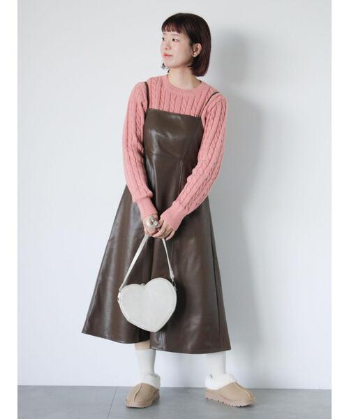 ehka sopo(エヘカソポ)の「エコレザーキャミソールワンピース(ワンピース・レディース・ブラウン/ベージュ系その他/ブラック・F)」の1枚目の写真