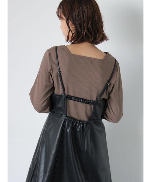 ehka sopo(エヘカソポ)の「エコレザーキャミソールワンピース(ワンピース・レディース・ブラウン/ベージュ系その他/ブラック・F)」の16枚目の写真