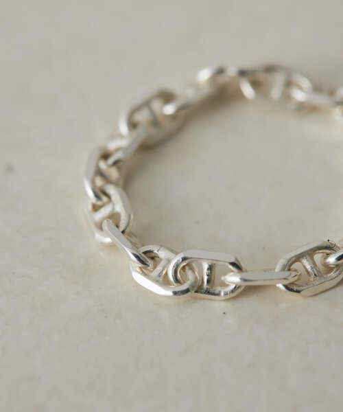 ear PAPILLONNER(イアパピヨネ)の「《スターリングシルバー使用》アンカーチェーンリング(リング・レディース・ゴールド系その他6/シルバー系その他4・14)」の8枚目の写真