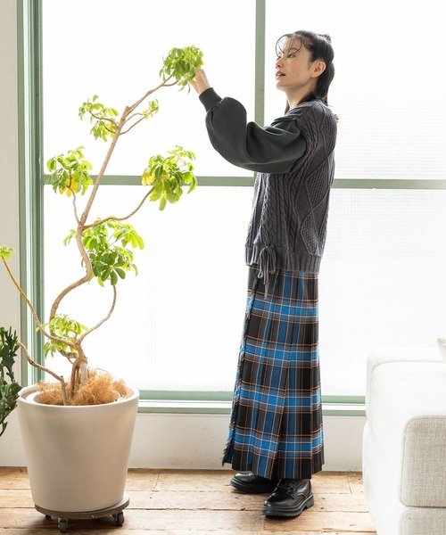 niko and...（ニコアンド）の「リメイク風ドッキングプルオーバー（ニット/セーター・レディース・グレー/チャコール/アイボリー・LARGE/MEDIUM）」の10枚目の写真