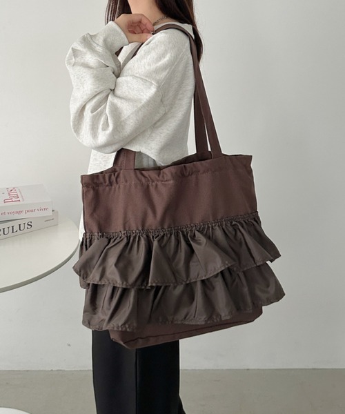 CLEA（クレア）の「【A4サイズ対応】2wayフリルトートバッグ（トートバッグ・レディース・ブラック/アイボリー/レッド/ブルー/ブラック系その他/ワインレッド/ブラウン/その他1/その他2/その他3・FREE）」の4枚目の写真