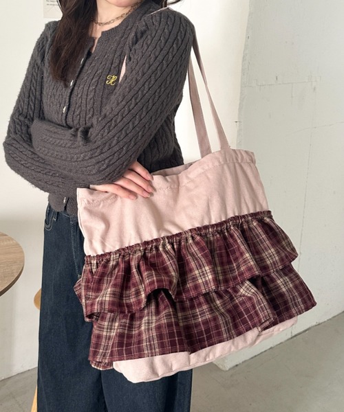 CLEA(クレア)の「【A4サイズ対応】2wayフリルトートバッグ(トートバッグ・レディース・ブラック/アイボリー/レッド/ブルー/ブラック系その他/ワインレッド/ブラウン/その他1/その他2/その他3/ピンク/ブラック系その他2/ボルドー/ネイビー/ブラウン系その他/グレー系その他/その他4・FREE)」の12枚目の写真