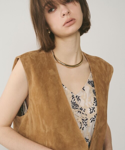 GRACE CONTINENTAL（グレースコンチネンタル）の「ルーズスエードジレジャケット（ノーカラージャケット・レディース・キャメル・36）」の3枚目の写真