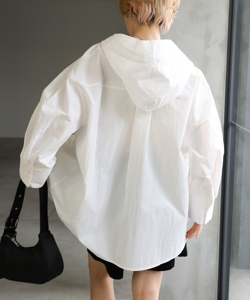 select MOCA(セレクトモカ)の「フード付きナイロンシャツ(シャツ/ブラウス・レディース・ネイビー/オフホワイト・FREE/SMALL)」の6枚目の写真