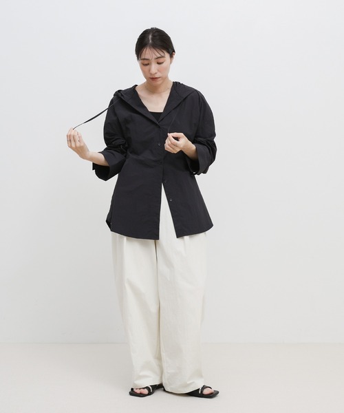 select MOCA(セレクトモカ)の「【定番】フード付きナイロンシャツ(シャツ/ブラウス・レディース・ネイビー/オフホワイト・FREE/SMALL)」の12枚目の写真