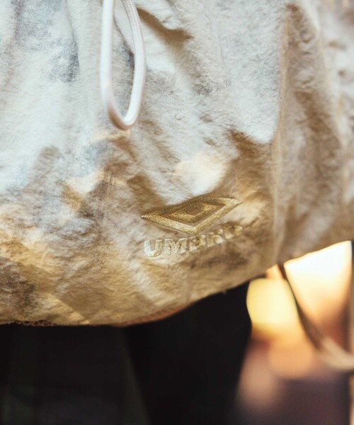 FREAK'S STORE（フリークスストア）の「UMBRO × FREAK'S STORE/アンブロ 別注 ポケット付き メッシュナップサック（バックパック/リュック・レディース・ブラック/ホワイト/ベージュ・ONE SIZE）」の14枚目の写真