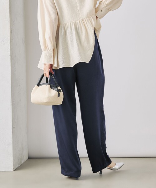 NOLLEY’S（ノーリーズ）の「ウォッシャブルサテンイージーパンツ（その他パンツ・レディース・ネイビー/ライトグリーン/グレイッシュベージュ・40/38/36）」の17枚目の写真