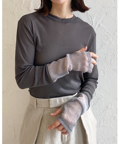 She's Closet(シーズクローゼット)の「フィンガーホール配色長袖切り替えラメシアートップス(Tシャツ/カットソー・レディース・チャコールグレー/ブラック/オフホワイト/アイボリー/サンドベージュ・FREE)」の11枚目の写真