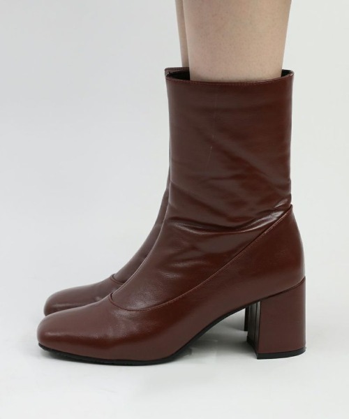 F i.n.t（フィント）の「【晴雨兼用】スクエアトゥレインブーツ/F&A/fint　フィント（レインシューズ・レディース・ブラウン/アイボリー/ブラック・L/M/S）」の9枚目の写真