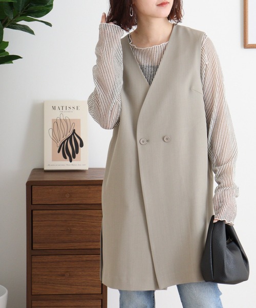 EGLANTINE(エグランティーヌ)の「EGLANTINE ノーカラージレ(ベスト・レディース・ネイビー/ベージュ/チャコールグレー・40)」の1枚目の写真
