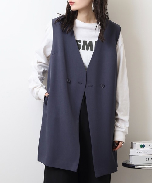 EGLANTINE(エグランティーヌ)の「EGLANTINE ノーカラージレ(ベスト・レディース・ネイビー/ベージュ/チャコールグレー・40)」の3枚目の写真