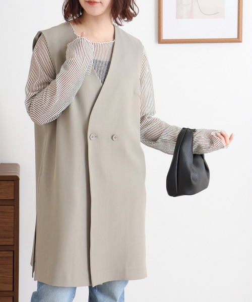 EGLANTINE(エグランティーヌ)の「EGLANTINE ノーカラージレ(ベスト・レディース・ネイビー/ベージュ/チャコールグレー・40)」の6枚目の写真