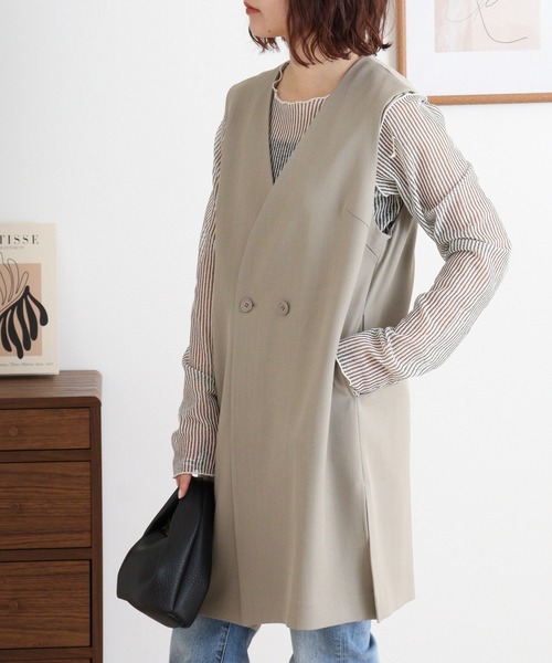 EGLANTINE(エグランティーヌ)の「EGLANTINE ノーカラージレ(ベスト・レディース・ネイビー/ベージュ/チャコールグレー・40)」の8枚目の写真