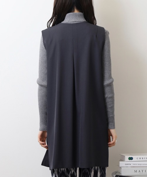 EGLANTINE(エグランティーヌ)の「EGLANTINE ノーカラージレ(ベスト・レディース・ネイビー/ベージュ/チャコールグレー・40)」の16枚目の写真