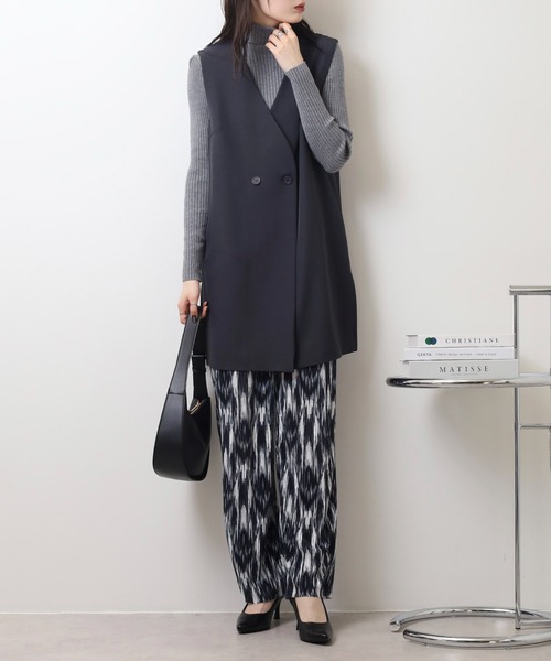 EGLANTINE(エグランティーヌ)の「EGLANTINE ノーカラージレ(ベスト・レディース・ネイビー/ベージュ/チャコールグレー・40)」の5枚目の写真