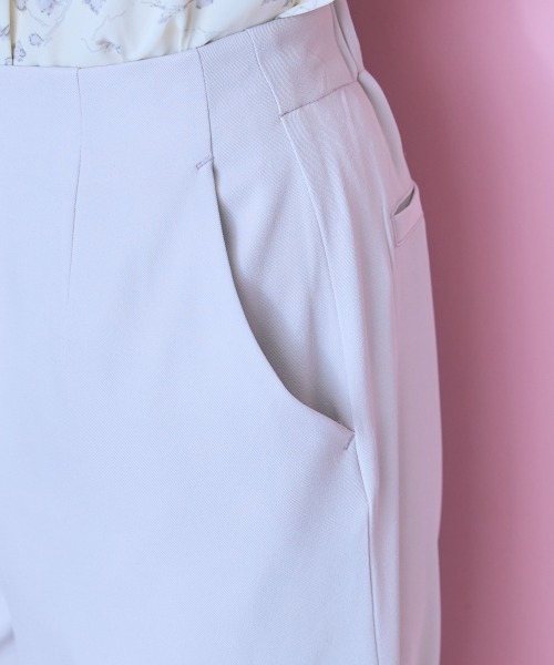 marun(マルン)の「<大きいサイズ>サイドラッフルワイドパンツ marun(スラックス・レディース・ブラック/ライトグレー・L/LL/3L/4L/5L)」の11枚目の写真