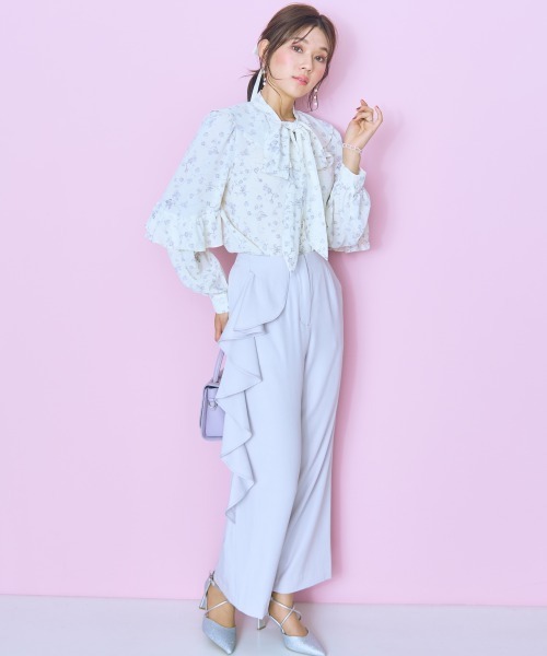 marun(マルン)の「<大きいサイズ>サイドラッフルワイドパンツ marun(スラックス・レディース・ブラック/ライトグレー・L/LL/3L/4L/5L)」の3枚目の写真