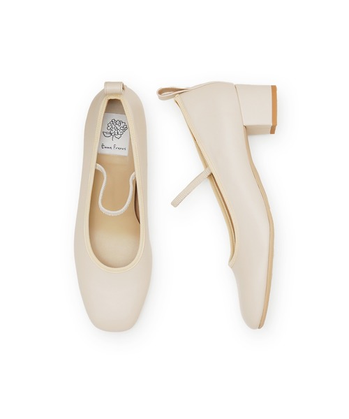 Emma Francis(エマフランシス)の「シャーリングストラップ 4cm パンプス(パンプス・レディース・ブラック/アイボリー・22.5cm/23.0cm/23.5cm/24.0cm/24.5cm/25.0cm/22.0cm)」の2枚目の写真