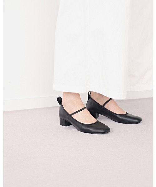 Emma Francis(エマフランシス)の「シャーリングストラップ 4cm パンプス(パンプス・レディース・ブラック/アイボリー・22.5cm/23.0cm/23.5cm/24.0cm/24.5cm/25.0cm/22.0cm)」の1枚目の写真